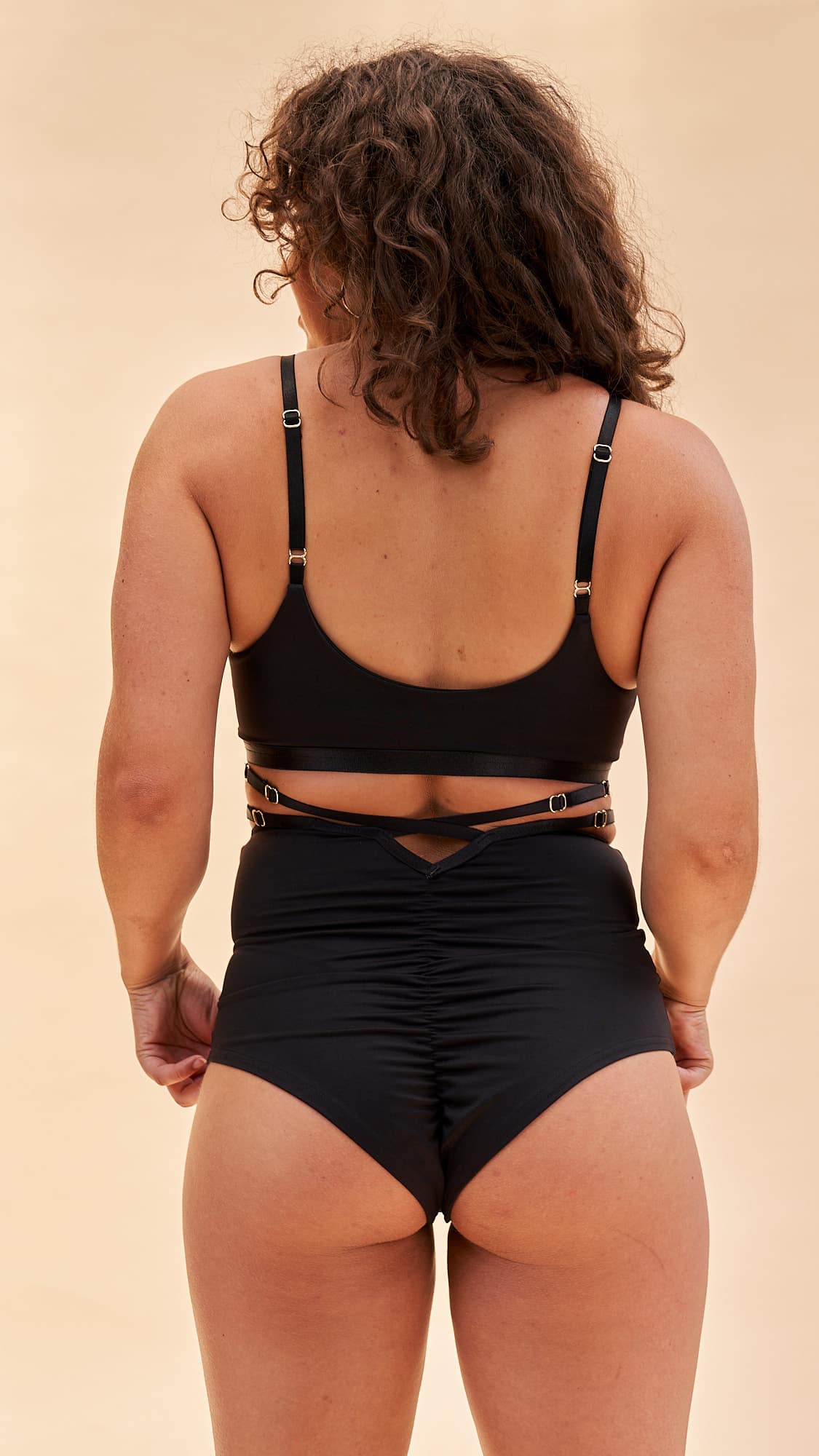 LUNALAE - Quinn Cut Out Top