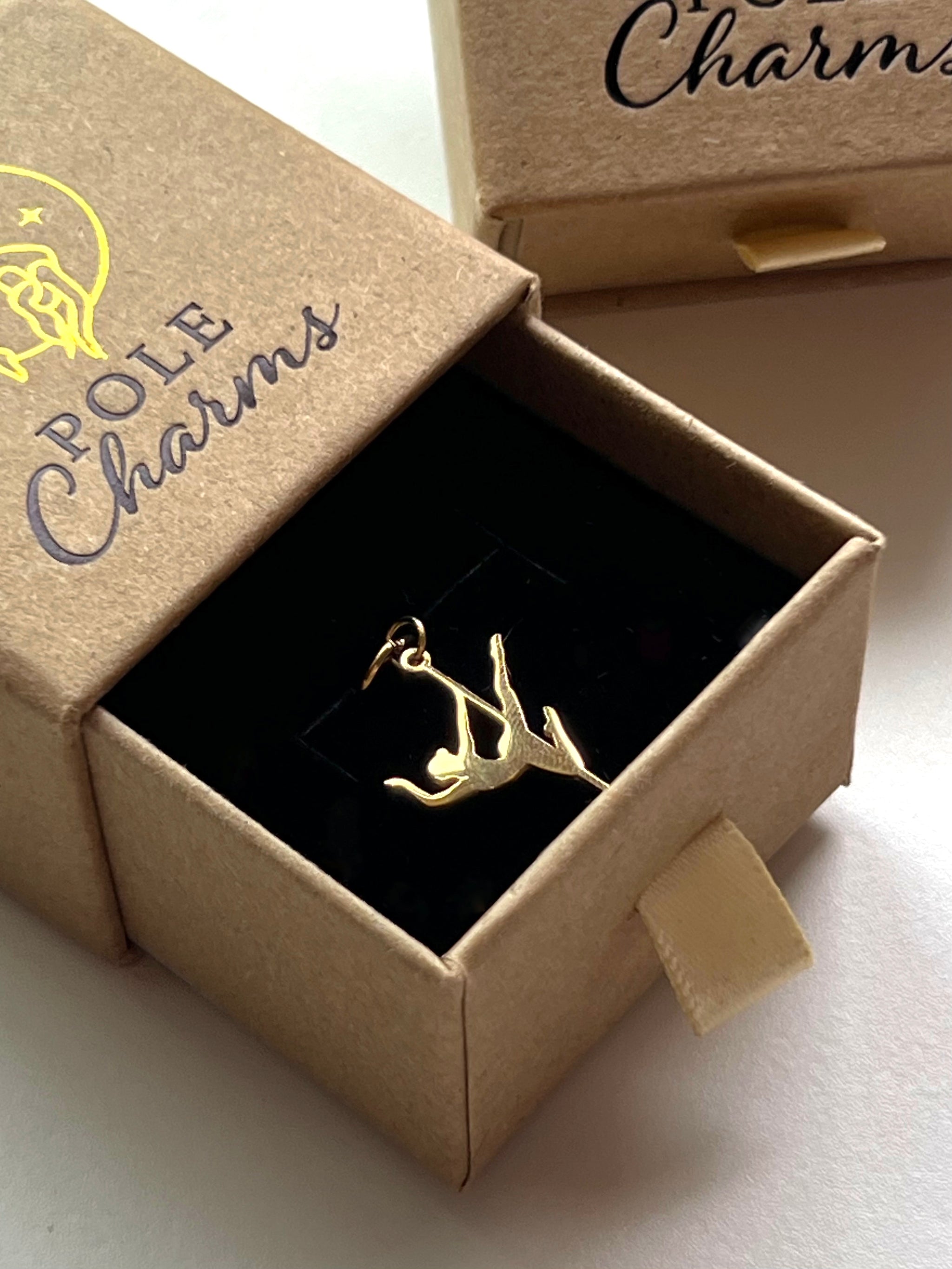 POLE CHARMS - Pendentif "Superwoman" Doré