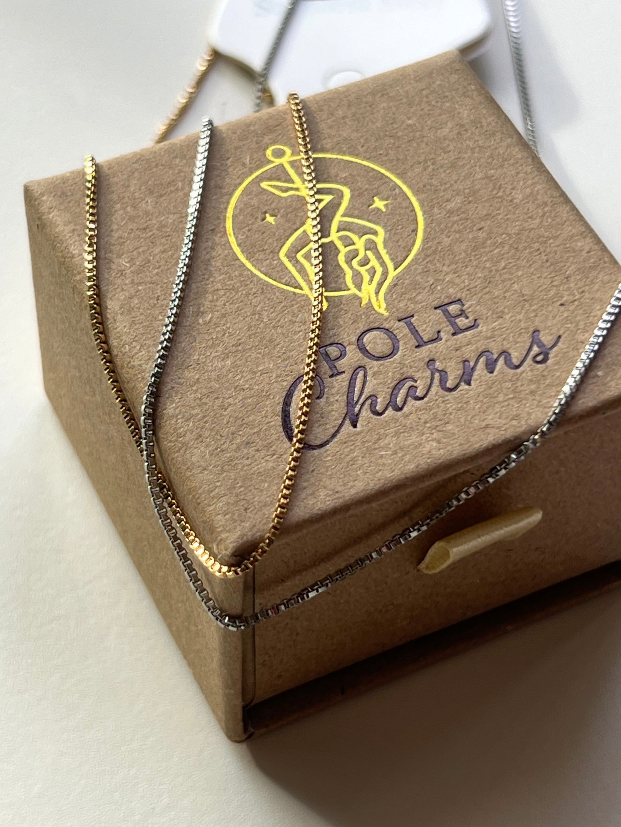 POLE CHARMS - Pendentif "Superwoman" Doré